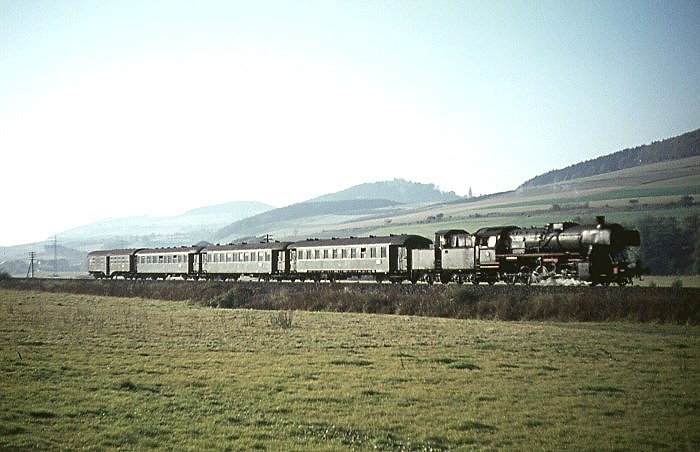 E685 (Hagen - Bestwig) mit 50 2771 am 23.10.1965 an der oberen Ruhrtalbahn