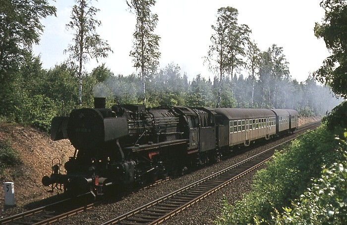 2207 Weiden (ab 13:21) – Marktredwitz mit 051 058 am 1.8.1969 in Weiden