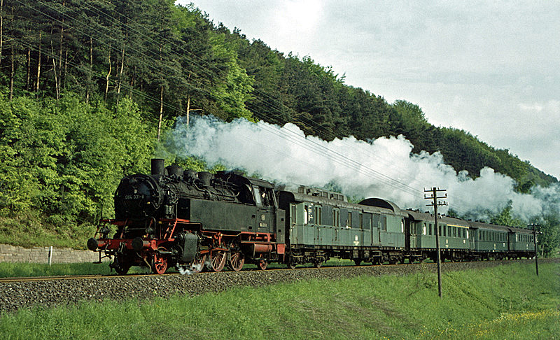 3304 (Aschaffenburg – Miltenberg Nord) mit 064 031 am 22.5.1970 bei Laudenbach