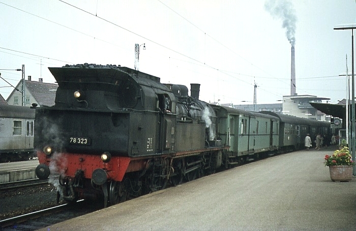 N1429 (Stuttgart – Aalen) mit 78 323 am 8.8.1968 bei Urbach
